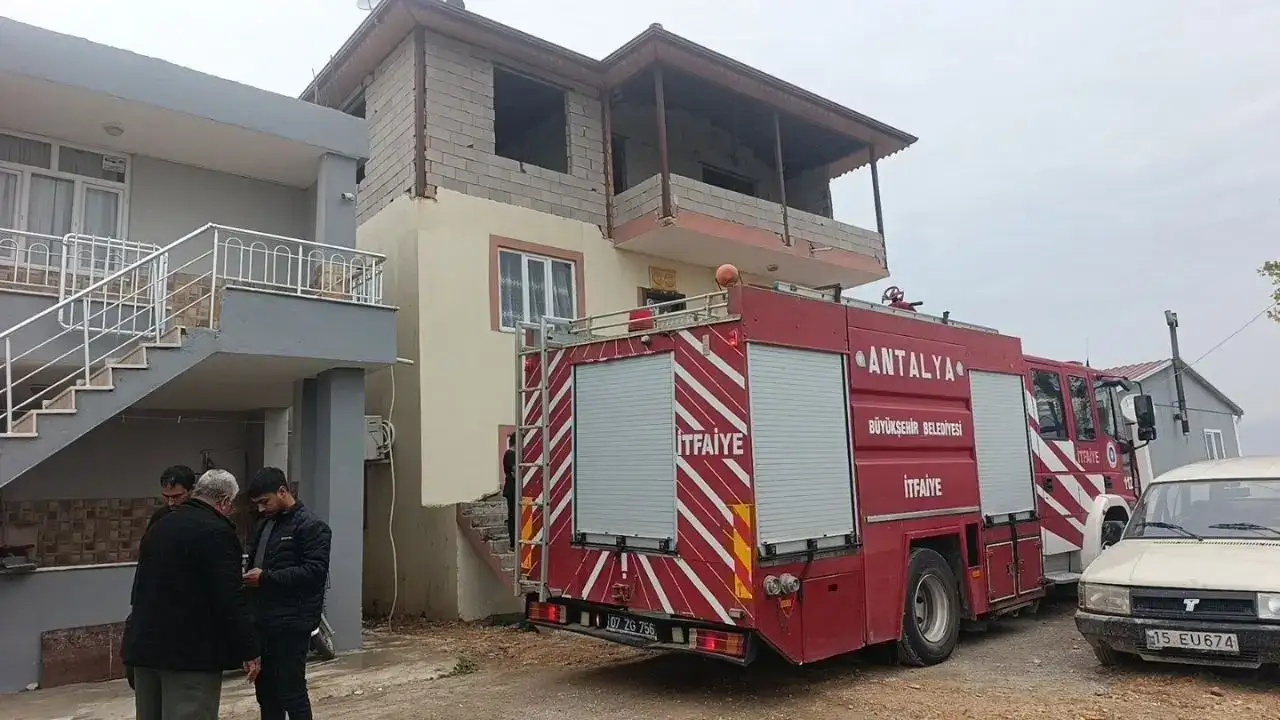 Manavgat’ta Sobadan Çıkan Yangın Can Alıyordu: Küçük Kız Yaralandı! 2